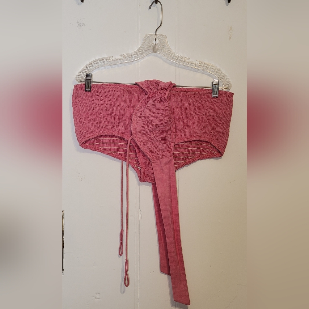 Pink vintage swimsuit / 2 piece with puckering.